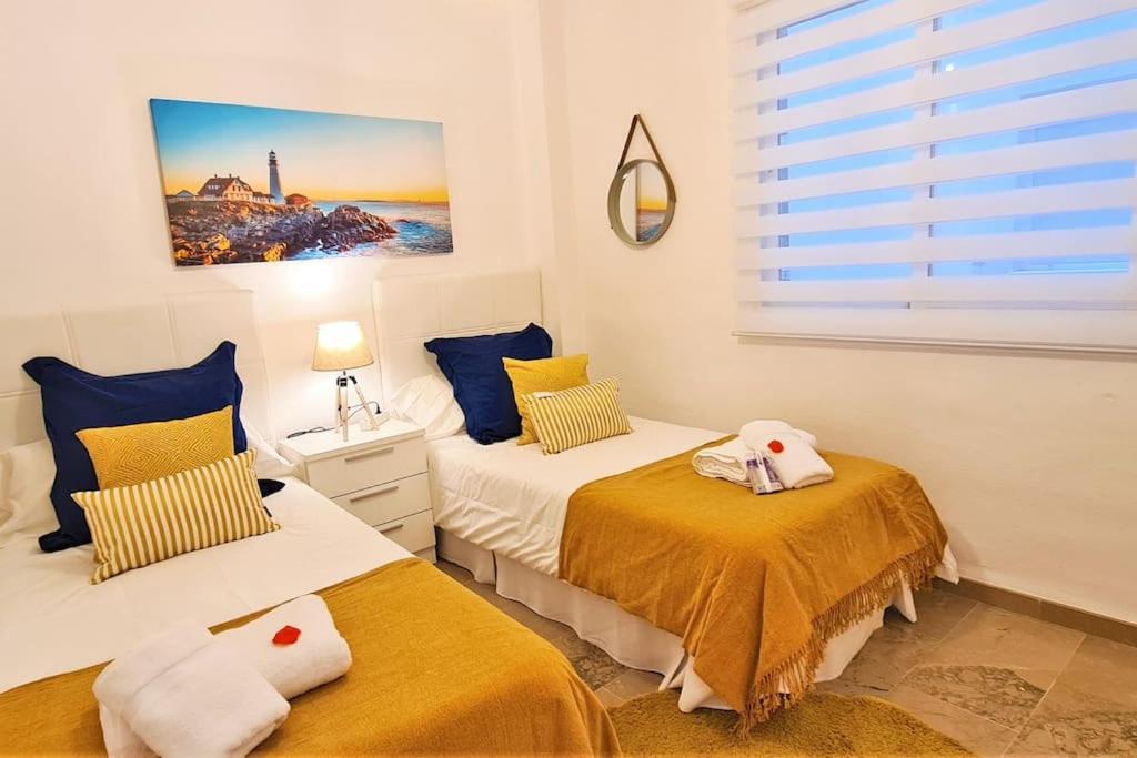 Cozy Apartment Between The Port And The Beach La Rada Estepona Exterior foto